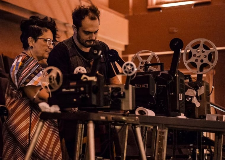 Sessão única acontece gratuitamente às 19h e expande a experiência da exposição em cartaz no local para o campo do cinema experimental 