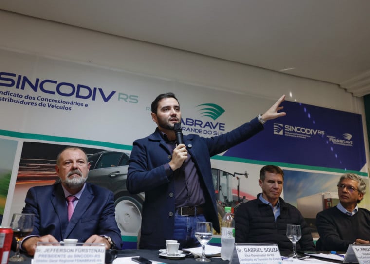 Pré-candidato ao governo gaúcho participou reunião-almoço do sindicato