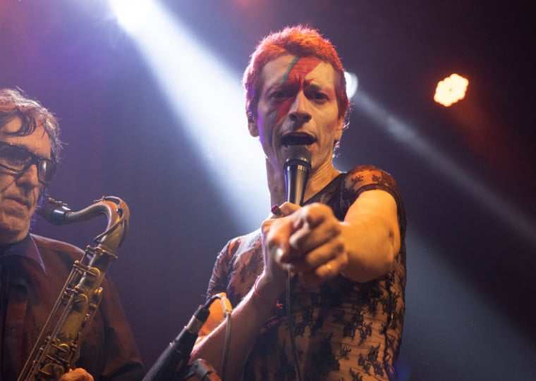 Banda Ziggy presta homenagem a discos cl&aacute;ssicos de Lou Reed e David Bowie em show no Grezz