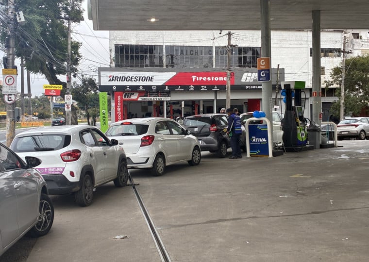 Em Porto Alegre, postos da rede SIM aderiram a promoção com limite de 20 litros por veículo