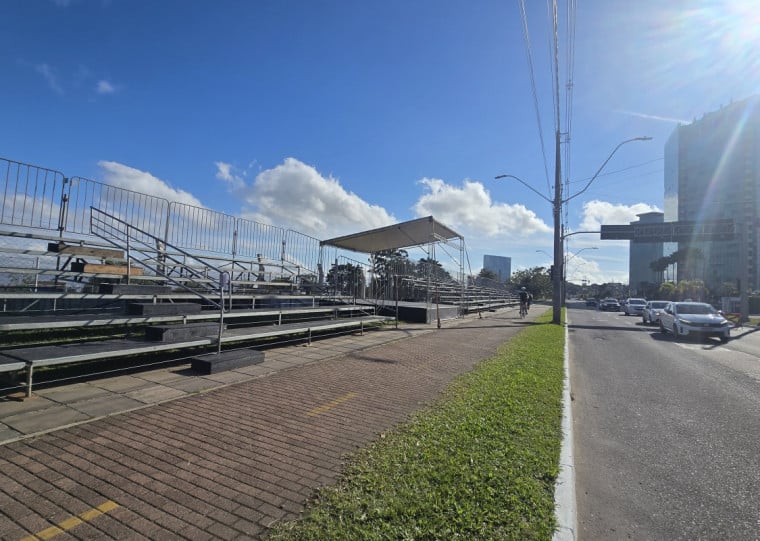 Estrutura da Maratona de Porto Alegre está montada em frente ao Barra Shopping Sul