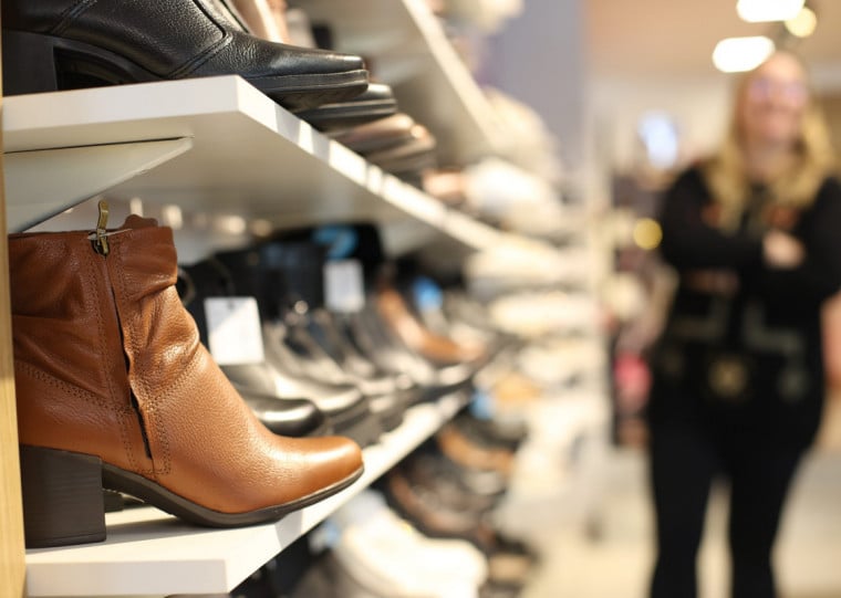 Itens de vestuário, perfumes e cosméticos e chocolates são os mais procurados