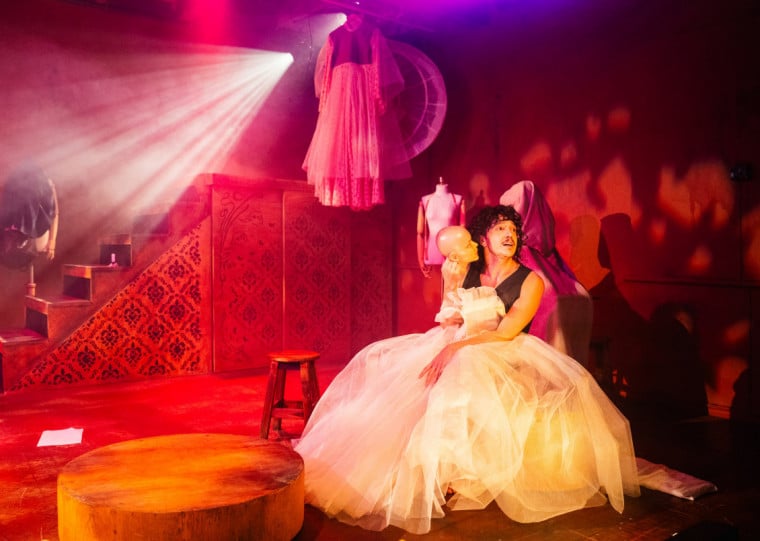 Com canções de Gil, atrações circenses, teatro de bonecos e história shakesperiana (foto), últimos dois dias do festival conta com oito atrações em seis espaços culturais da cidade