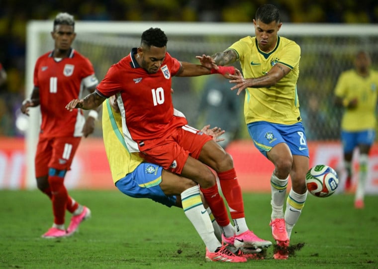  Panama's forward #10 Ismael Diaz fights for the ball with Brazil's midfielder #08 Bruno Guimaraes (R) and midfielder #05 Casemiro during the international friendly football match between Brazil and Panama at the Maracana stadium in Rio de Janeiro, Brazil on May 31, 2026. (Photo by Mauro PIMENTEL / AFP)