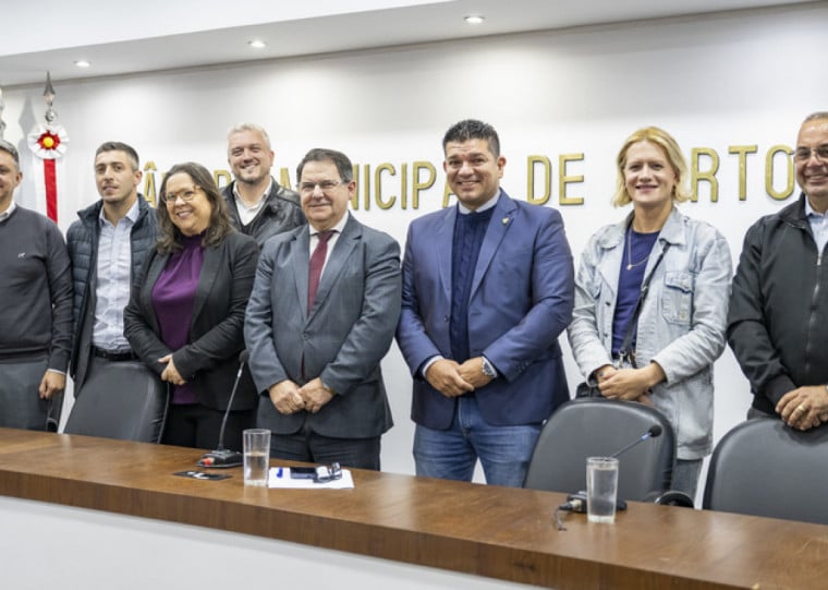A Comissão é formada por doze integrantes indicados pelos líderes das bancadas da Câmara