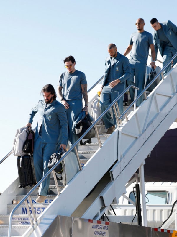 Seleção desembarca nos EUA levando na bagagem o sonho do hexacampeonato