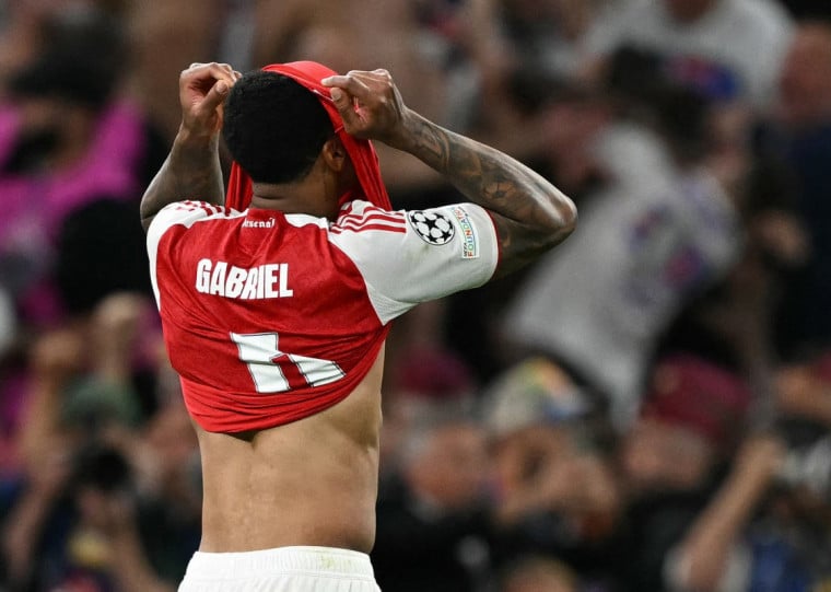 Erro do zagueiro do Arsenal decretou vitória do PSG na final da Champions