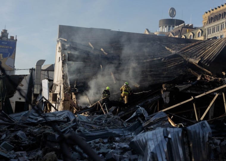 Há vítimas presas nos escombros de edifícios que foram bombardeados, segundo as autoridades locais