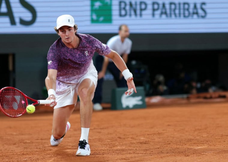 João Fonseca despenca no ranking da ATP após abandonar a temporada