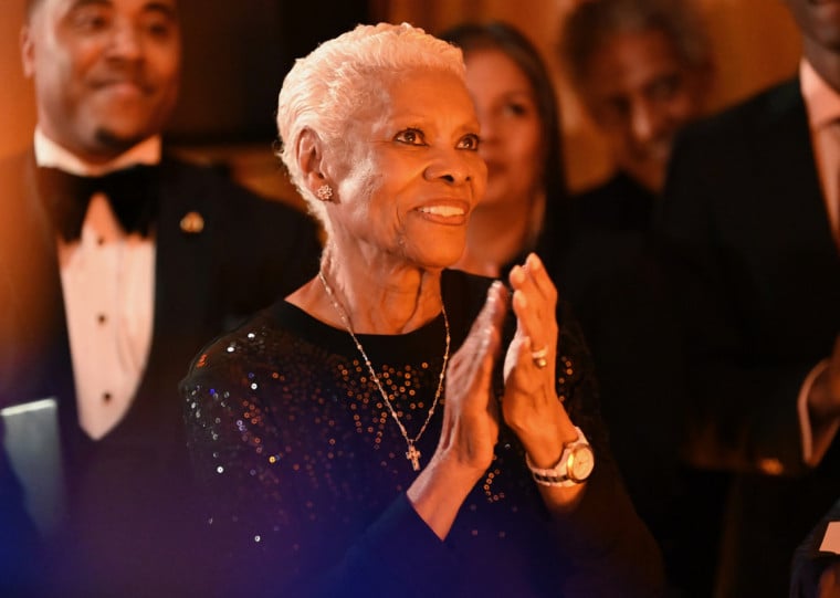 Cantona norte-americana Dionne Warwick estará no Auditório Araújo Vianna em 21 de outubro