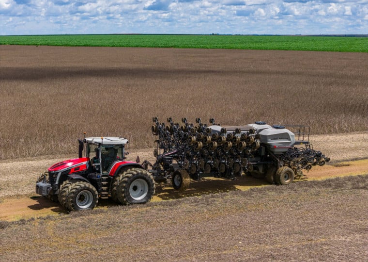 Retração dos investimentos no campo afeta a indústria de máquinas agrícolas, que acumula queda de 24,8% nas vendas ao mercado interno em 2026