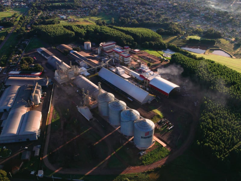 Faturamento industrial cresce em abril, mas horas trabalhadas e emprego recuam, diz CNI