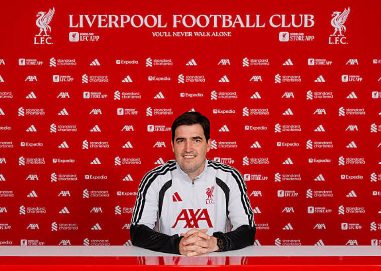 Ex-treinador do Bournemouth assina por dois anos com os Reds