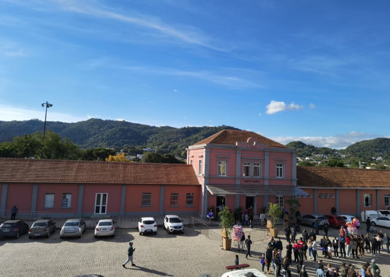 Prédios, como a Gare da Viação Férrea, passarão a abrigar novas atividades na cidade