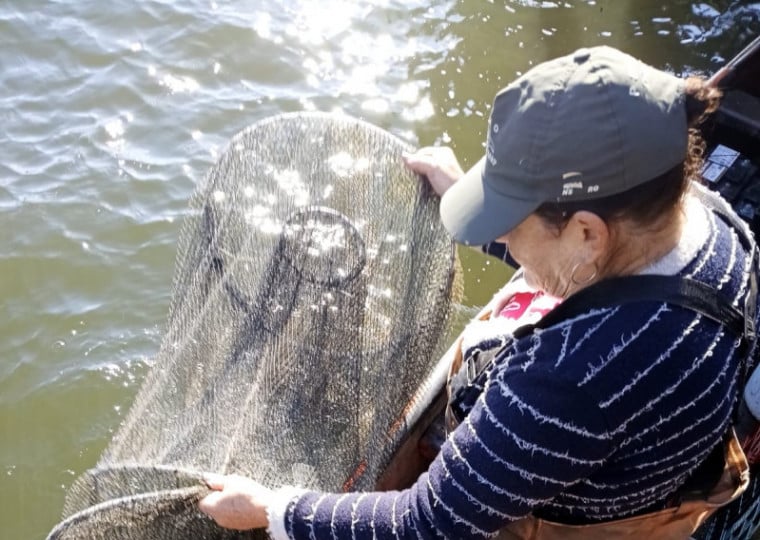 Rotina de Venina dos Santos Morais se baseia em uma identidade que vem de fam&iacute;lia - pais e av&oacute;s viviam da pesca e da agricultura