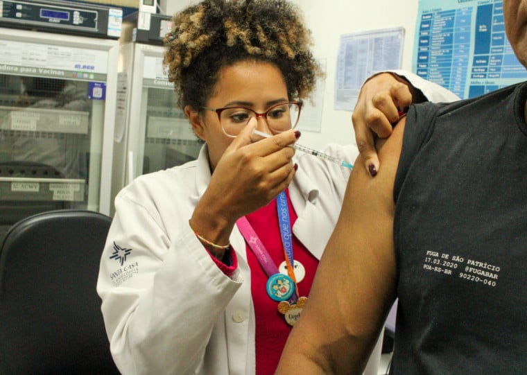 Vacinação contra a gripe teve grande procura no primeiro fim de semana após a liberação para toda a população acima de seis meses de idade