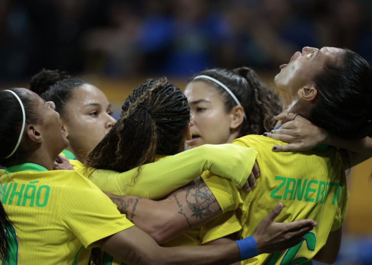 Jogadoras comemoram vitória sobre os Estados Unidos, na Neo Química Arena