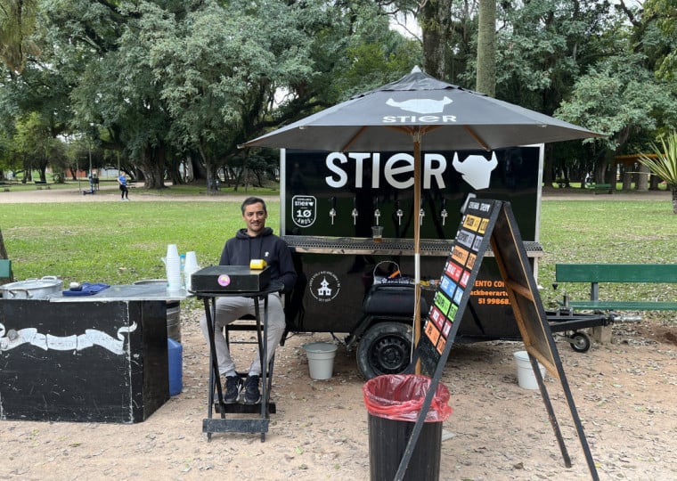 Felipe Souza, que representa a Stier, marca natural de Igrejinha em Porto Alegre, relata o alto giro de produtos nos eventos de rua
