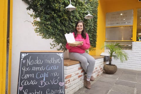 Marla Kappaun criou a Da Vó em 2019, inspirada pela receita tradicional da cuca feita por sua avó