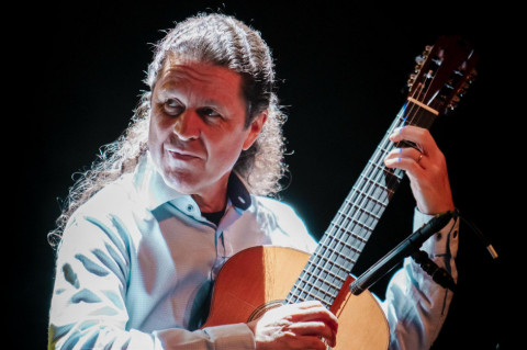 Violonista Daniel Sá apresenta show A Canção Tocada no Espaço 373