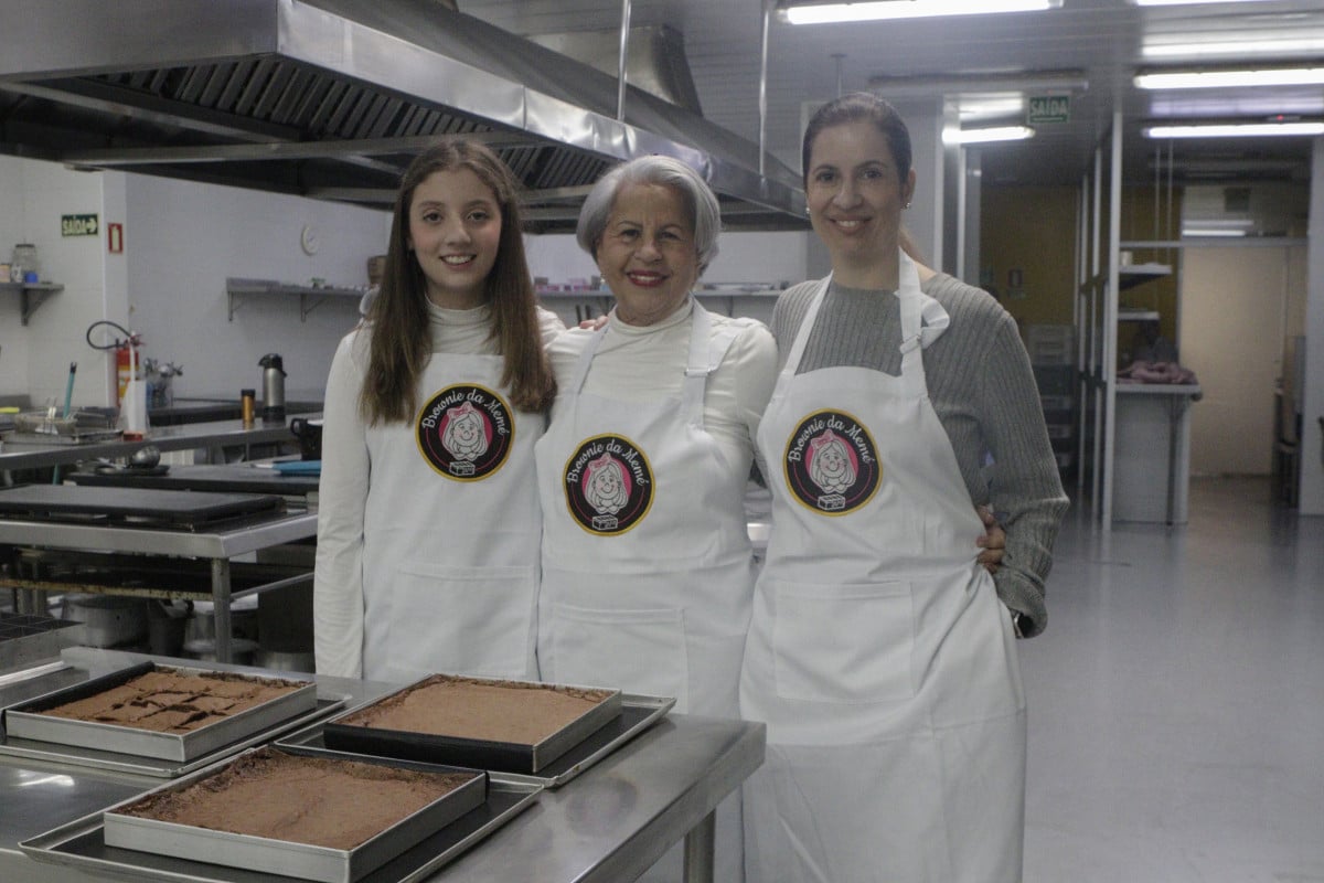 Maria Am&eacute;lia, Aninha Comas e Maria Eduarda s&atilde;o as respons&aacute;veis pelo Brownie da Mem&eacute; | FABIOLA CORREA/JC
