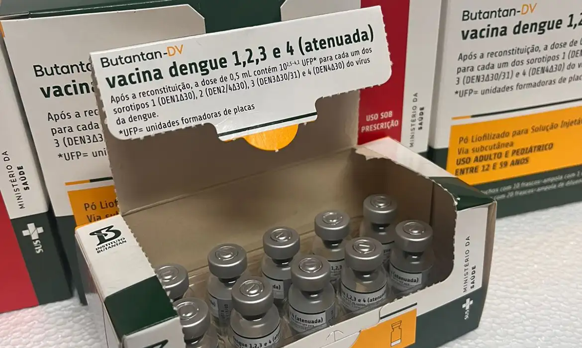 A suspensão não inclui o imunizante Qdenga, produzido pelo laboratório Takeda e aplicado no SUS