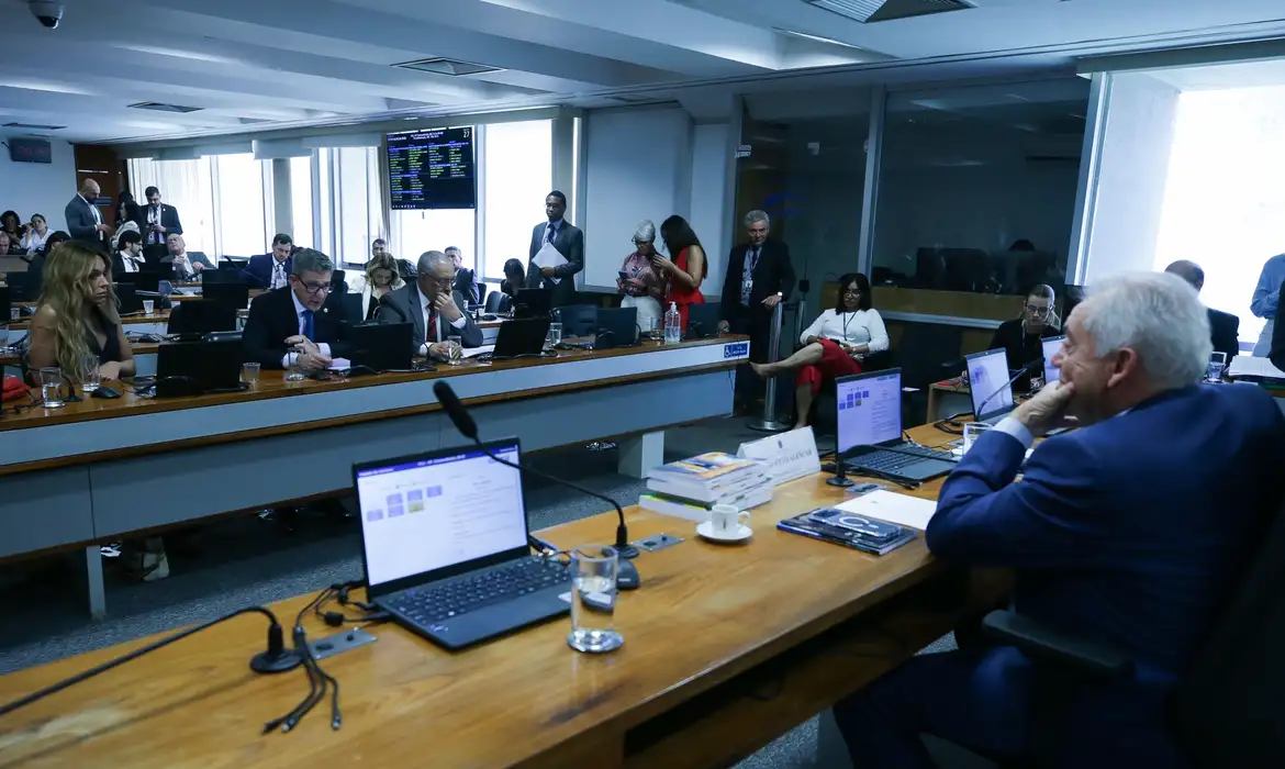 Senadores avaliam próximas etapas da PEC do fim da escala 6x1