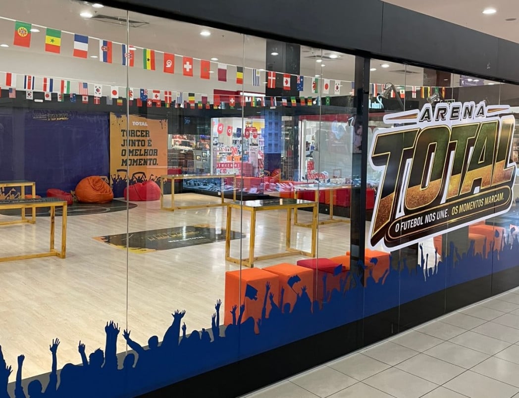 Shopping Total montou mini arena, para troca de figurinhas e para assistir aos jogos | SHOPPING TOTAL/DIVULGAÇÃO/JC
