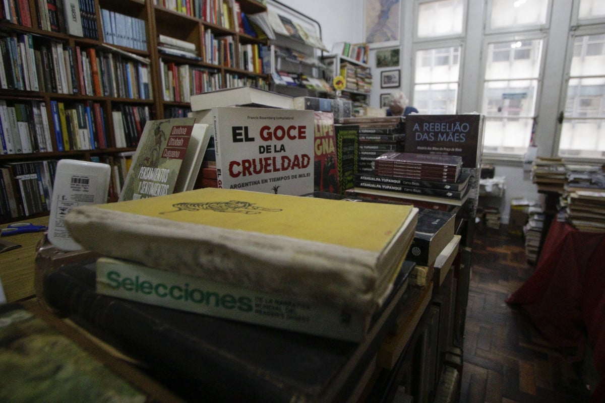 Espaços como a Calle Corrientes seguem como nicho importante de mercado, resistindo ao advento crescentes das vendas online | FABIOLA CORREA/JC
