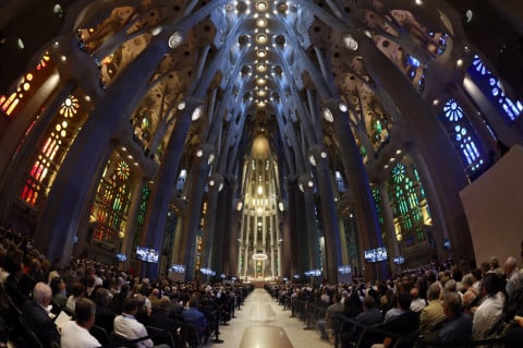 Papa Leão 14 celebra missa e inaugura torre na Sagrada Família, em Barcelona
