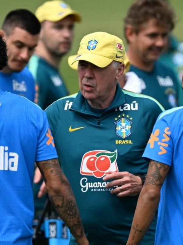 Ancelotti esboça seleção brasileira com Danilo e Alex Sandro para estreia no Mundial