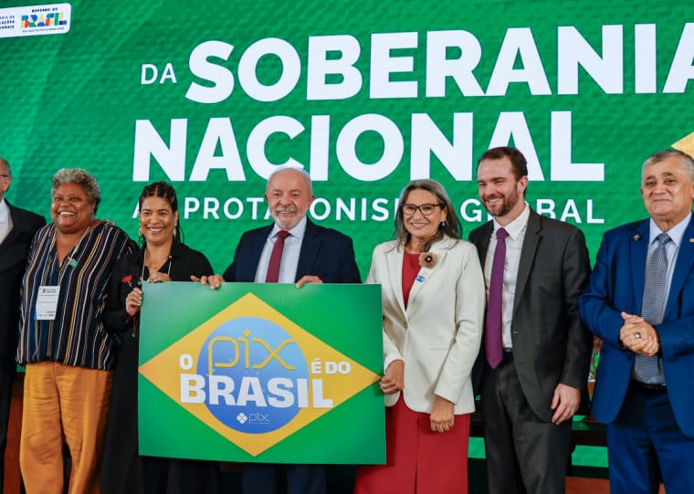 Lula disse ainda desejar ter um estudo sobre quanto ganha um trabalhador dos Estados Unidos para comparar com a realidade brasileira
