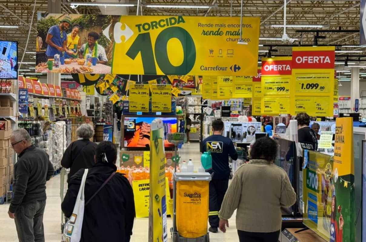 Carrefour aposta no visual de pontos com a campanha Torcida 10, para atrair consumidores | PATRÍCIA COMUNELLO/ESPECIAL/JC