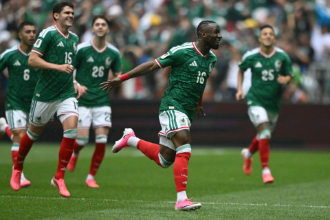 Em meio a protestos, México vence África do Sul na abertura da Copa do Mundo