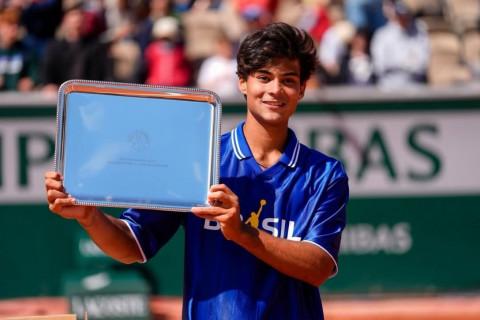 Guto Miguel vence Roland Garros juvenil e se torna 1º brasileiro campeão do torneio