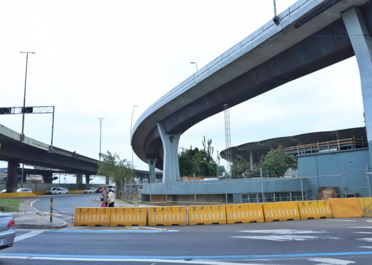 Acesso à avenida Castelo Branco é liberado apenas em horários específicos