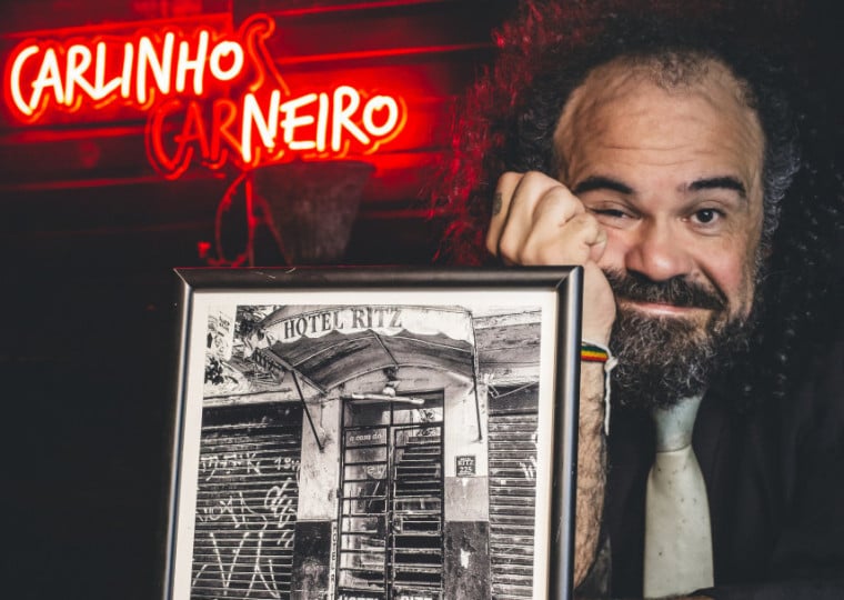 Carlinhos Carneiro faz show em formato inédito no Teatro dos Vampiros