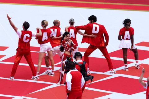 Com Alanis Morissette cantando o hino, Canadá recebe 2ª abertura da Copa 
