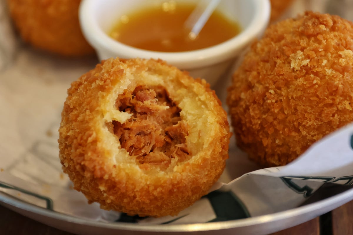 as Pork Balls RS 42, 00, com 4 bolas, ou RS 42, 00, 6 unidades est&atilde;o inclusas entre os principais petiscos | Dani Barcellos/Especial/JC