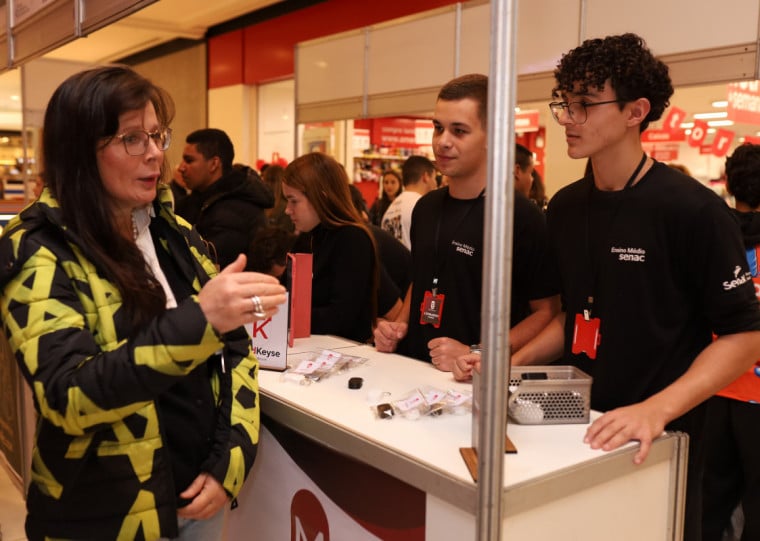 Participantes apresentam e comercializam produtos desenvolvidos ao longo de 13 semanas de atividades práticas