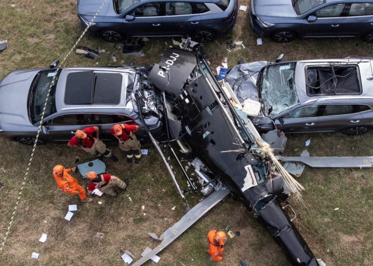 Os helicópteros colidiram pouco antes das 9h deste domingo e caíram em um pátio de veículos da BYD, na Avenida das Américas