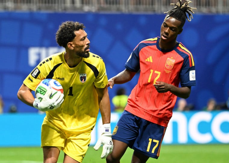 Vozinha foi eleito o melhor em campo na partida contra a campeã do mundo