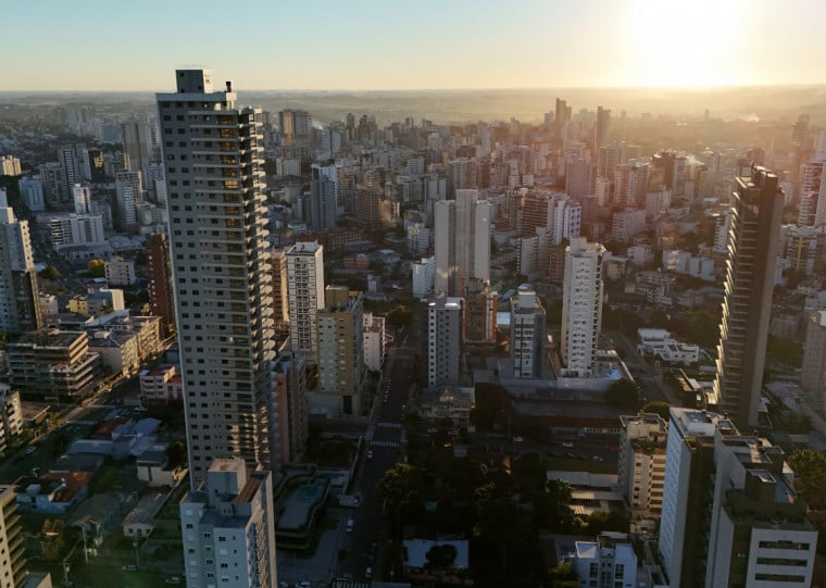 Una Construtora tem dois edifícios em Passo Fundo que estão entre os mais altos do RS: o Chardonnay 257 (à esquerda) e o Reserva Sangiovese (à direita) Una Construtora tem dois edifícios em Passo Fundo que estão entre os mais altos do RS: o Chardonnay 257 (à esquerda) e o Reserva Sangiovese (à direita)