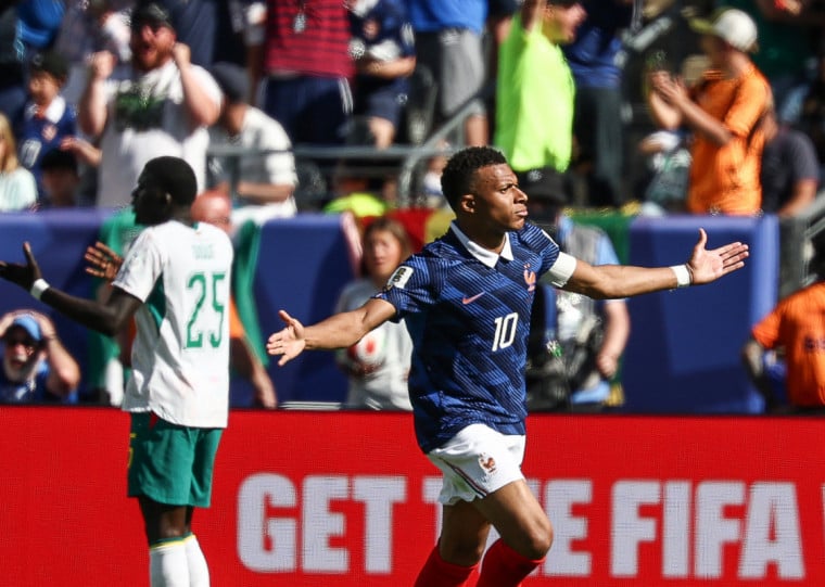 Mbappé marcou dois para se tornar maior artilheiro da história da seleção europeia 