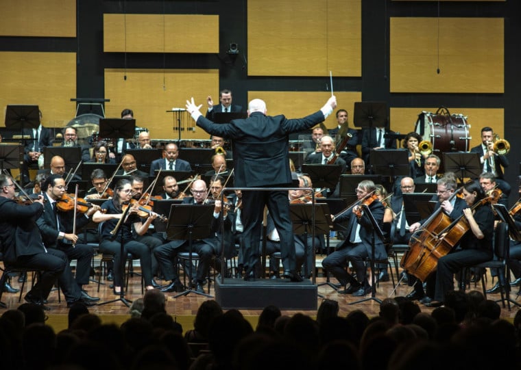 Programa tem obras de Chopin, Tchaikovsky e Carlos Gomes, com o pianista André Loss como solista