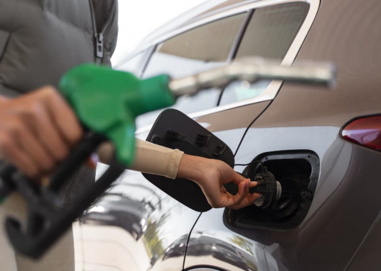 Gasolina comum, o etanol e os dois tipos de diesel custam menos em rela&ccedil;&atilde;o a maio