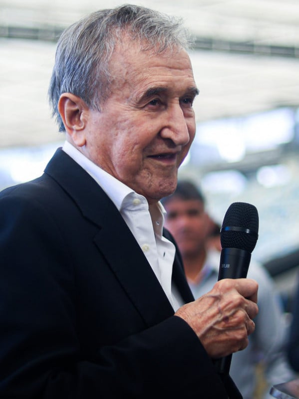 Parreira continua na UTI com insuficiência respiratória e leve melhora