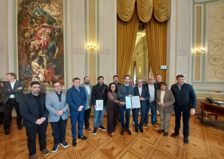 Documento foi entregue aos empreendedores no Palácio Piratini