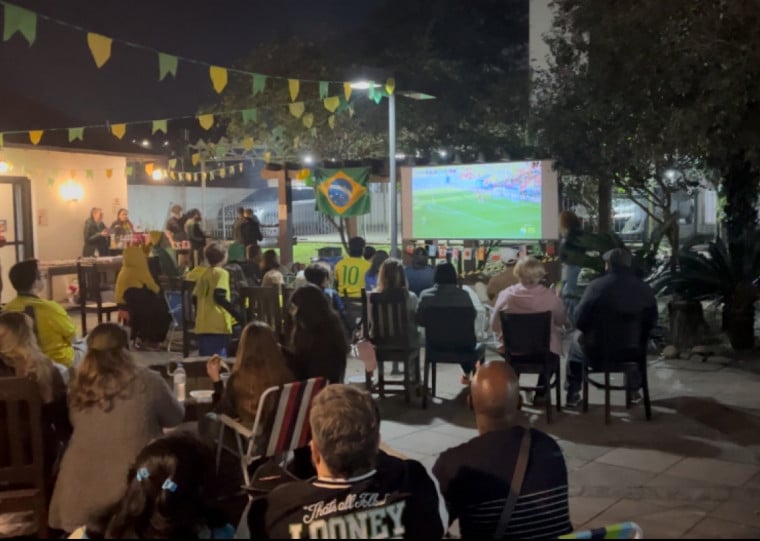 Moradores do Park Plaza adotam modelo empreendedor para ofertar comida e bebida durante os jogos