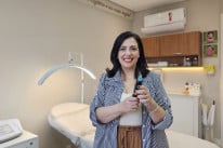 Fernanda Balbinotti comanda o estúdio que leva seu nome e é especializado em reconstrução de aréola e cobertura de cicatrizes e manchas